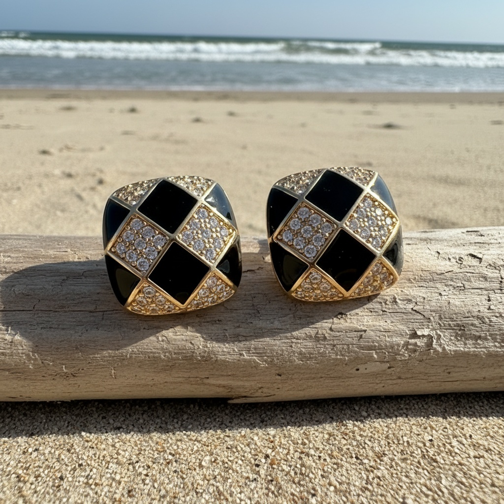 Women's Vintage Enamel Checkerboard Pattern Stud Earrings